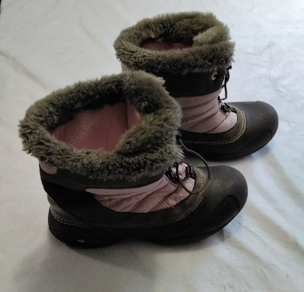 Columbia Shearling Rope Tow Winter/Rain/Snow Boot   Size 6